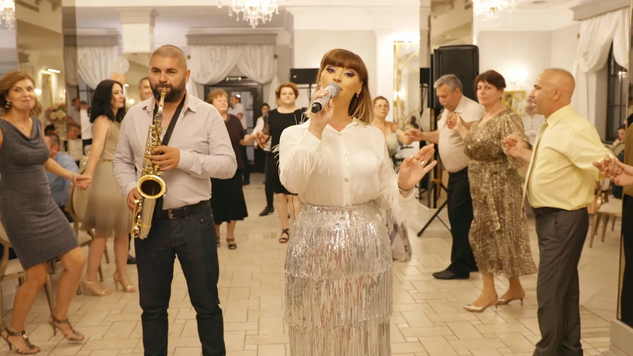 Ramona Iliesi Dragan & Formatia Fratii Dragan, Hai la Joc !