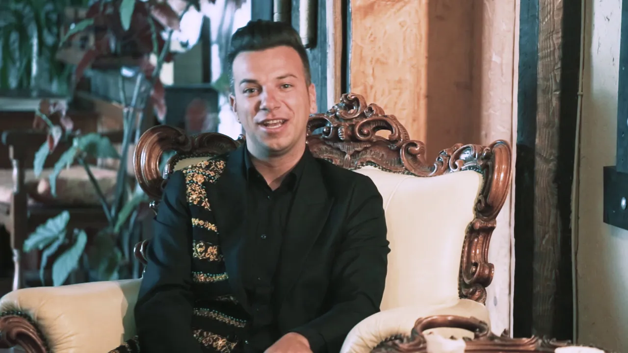 Alex de la Orastie - N-am iubit asa vreodata